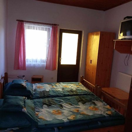 Zsuzsa Apartman Leilighet Poroszló Eksteriør bilde