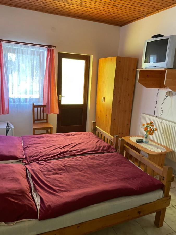 Zsuzsa Apartman Leilighet Poroszló Eksteriør bilde